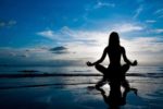 Meditare per un quarto d’ora ha gli stessi effetti benefici di quando ci prendiamo un giorno di ferie