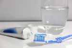 Igiene orale, lavare i denti spesso aiuta anche a proteggere il cuore